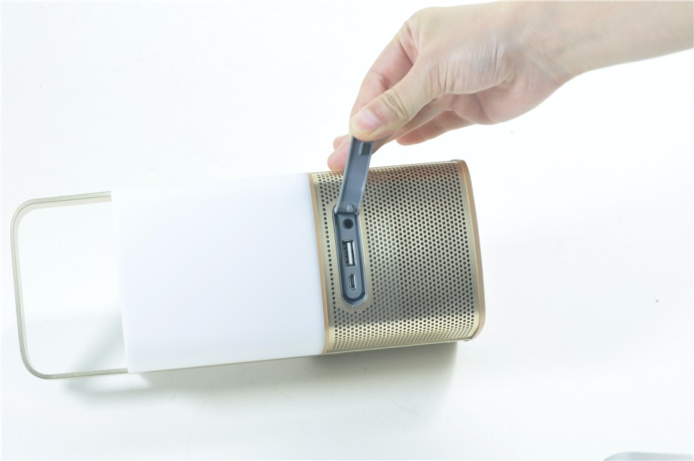  bluetooth speaker with changing led light