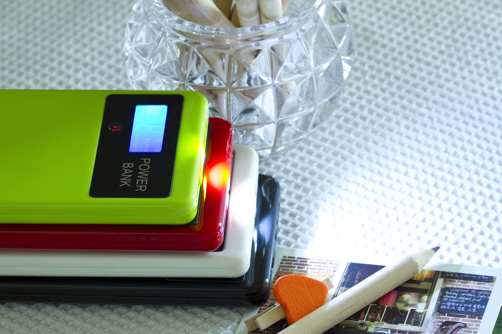  slim touch screen powerbank4000mah